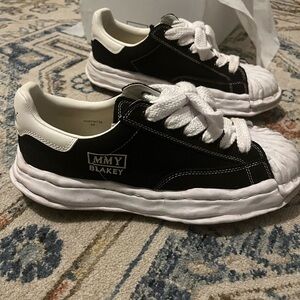 Maison Mihara - black/white
size 11
Used